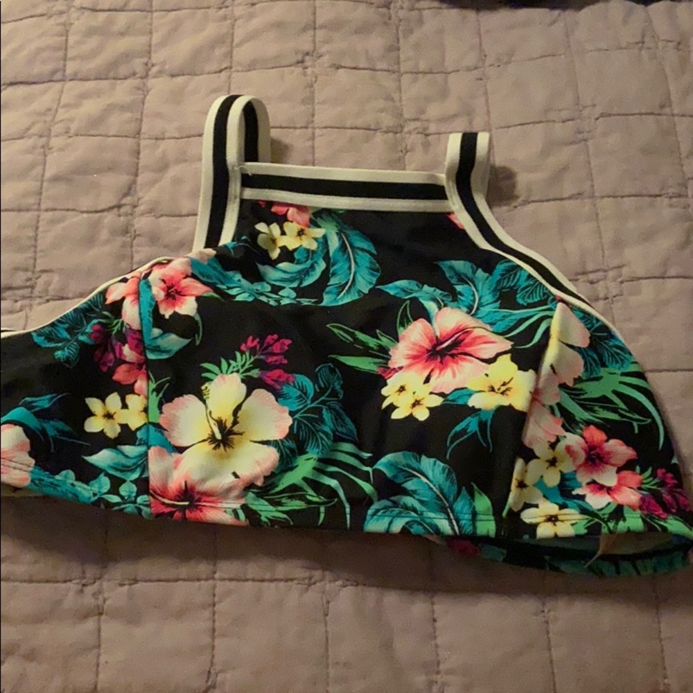 Floral cute swimsuit!